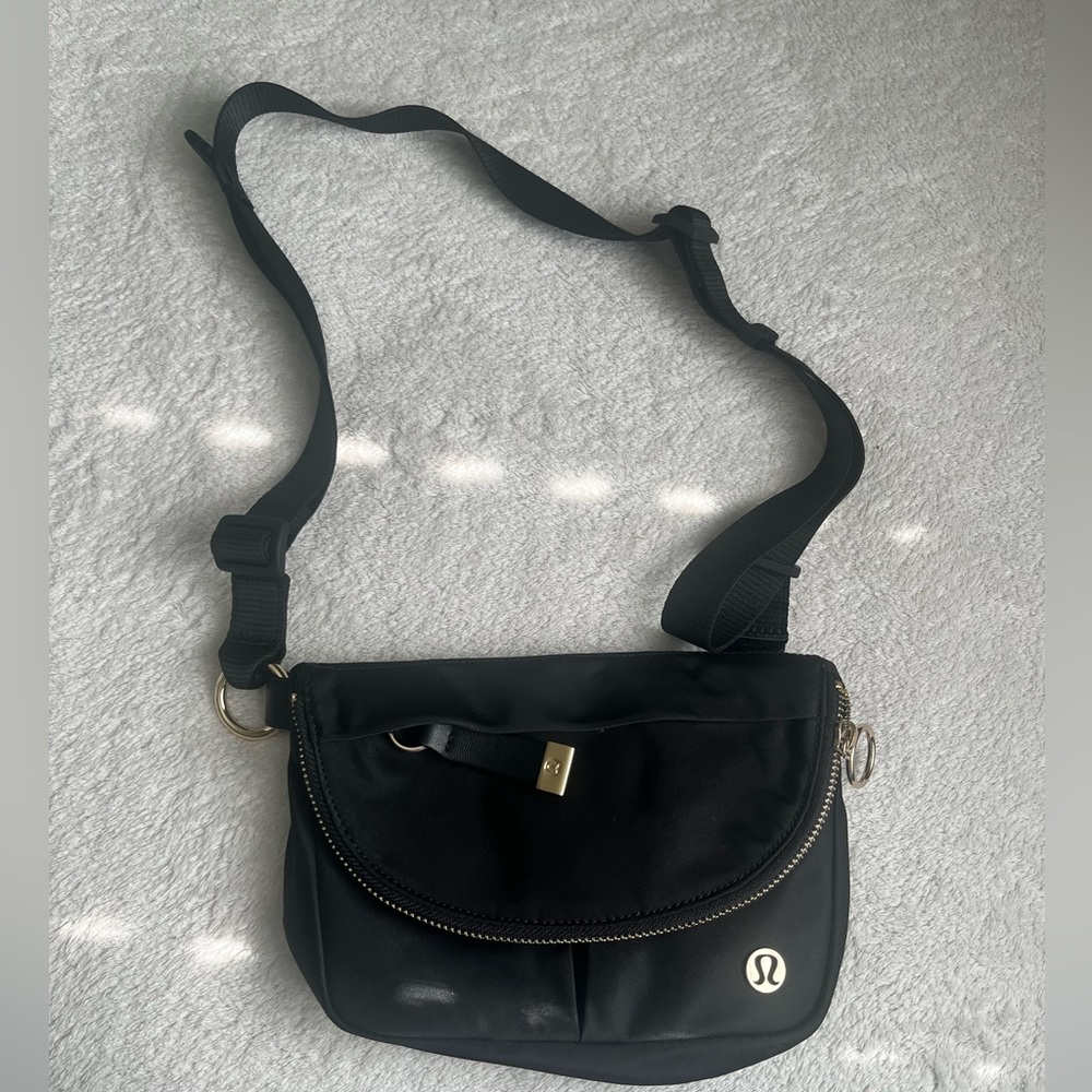Black Lululemon Crossbody Bag